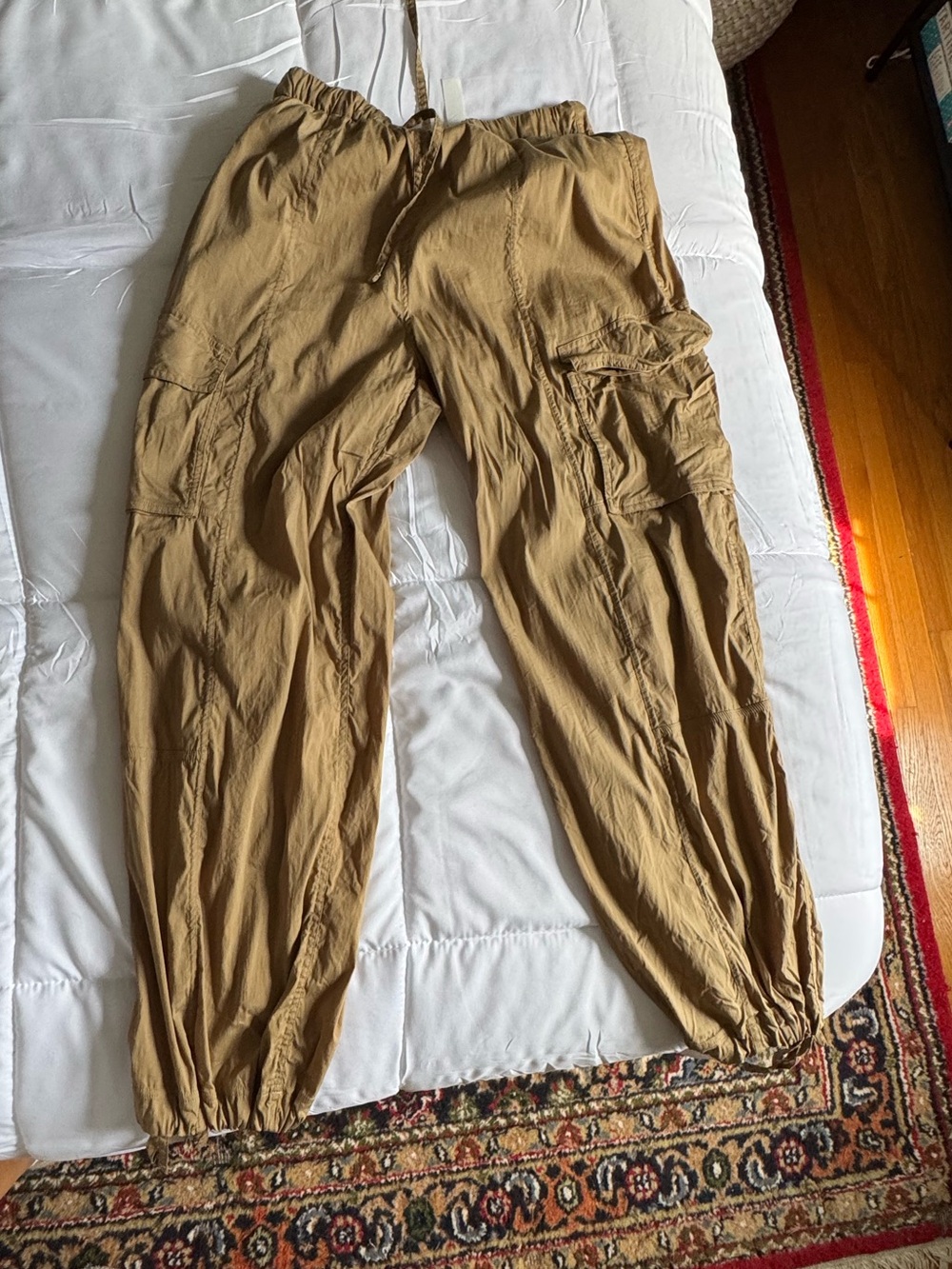 Lululemon lightweight adjustable mid rise cargo pant